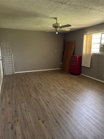 407 W 12th Street, Quanah, TX 79252