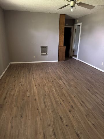 407 W 12th Street, Quanah, TX 79252