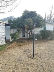 407 W 12th Street, Quanah, TX 79252