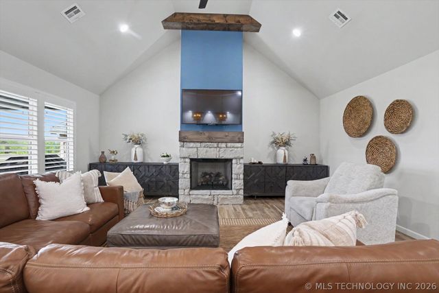 18977 E Ridgeline Road, Catoosa, OK 74015
