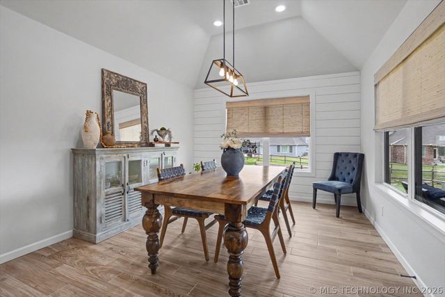 18977 E Ridgeline Road, Catoosa, OK 74015