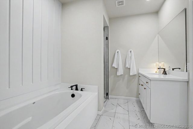 18977 E Ridgeline Road, Catoosa, OK 74015