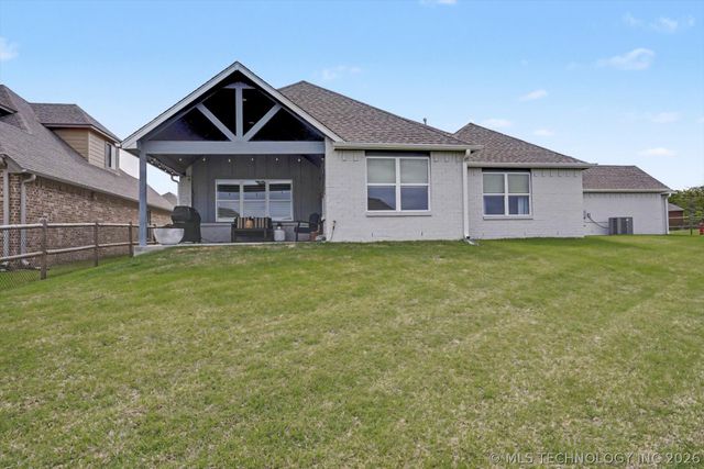 18977 E Ridgeline Road, Catoosa, OK 74015
