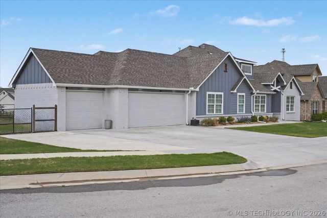 18977 E Ridgeline Road, Catoosa, OK 74015