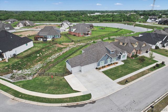 18977 E Ridgeline Road, Catoosa, OK 74015