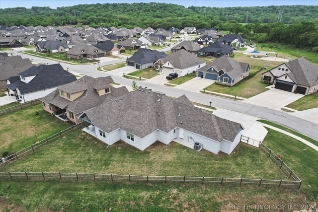 18977 E Ridgeline Road, Catoosa, OK 74015