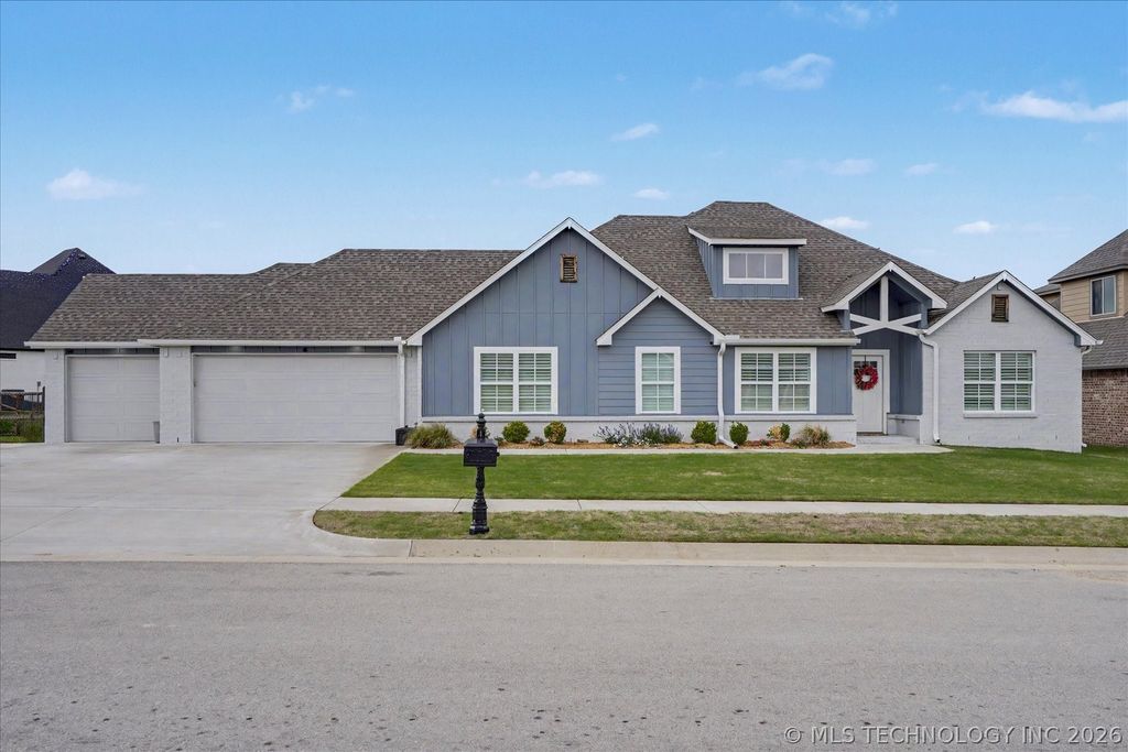 18977 E Ridgeline Road, Catoosa, OK 74015