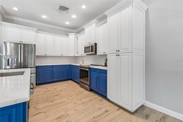 27708 SANTA ANITA BOULEVARD, Wesley Chapel, FL 33544