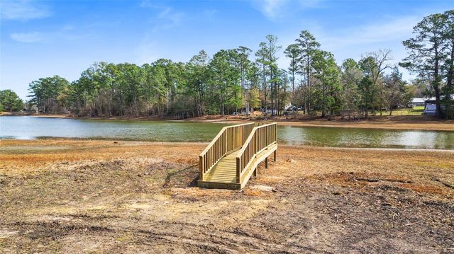 11759 W Hollyhill Drive, Plantersville, TX 77363