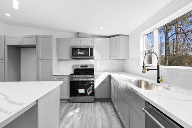 11759 W Hollyhill Drive, Plantersville, TX 77363