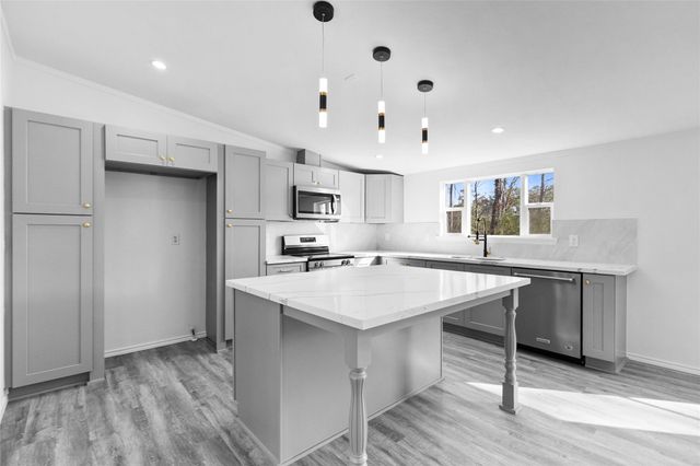 11759 W Hollyhill Drive, Plantersville, TX 77363