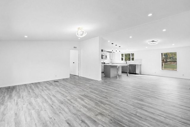 11759 W Hollyhill Drive, Plantersville, TX 77363