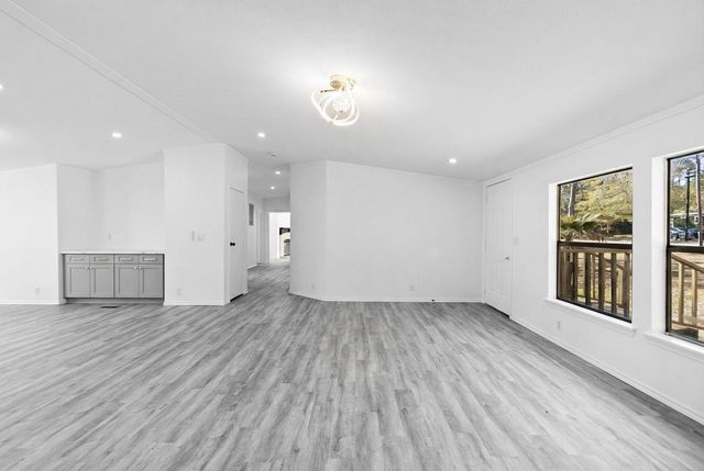 11759 W Hollyhill Drive, Plantersville, TX 77363