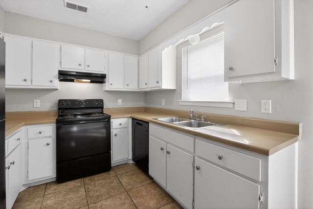 4831 SUMMITRIDGE DR, Memphis, TN 38128