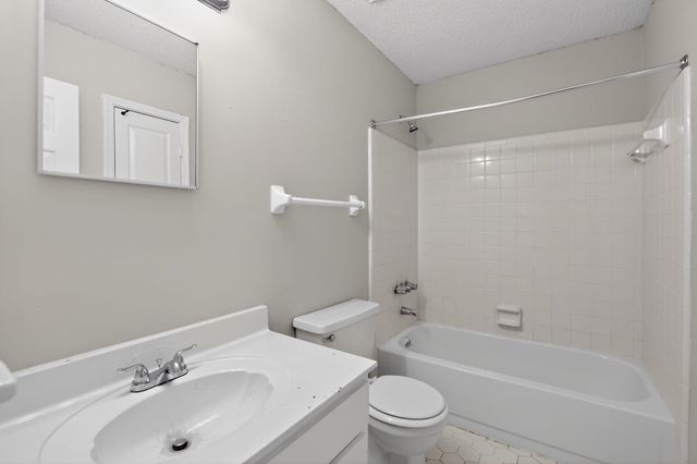 4831 SUMMITRIDGE DR, Memphis, TN 38128