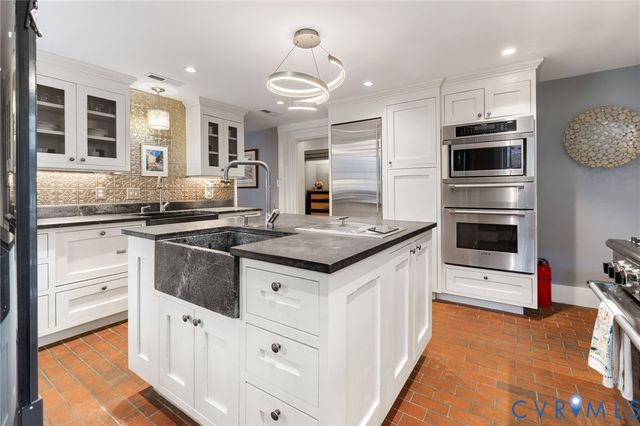 2601 E Franklin St, Richmond, VA 23223