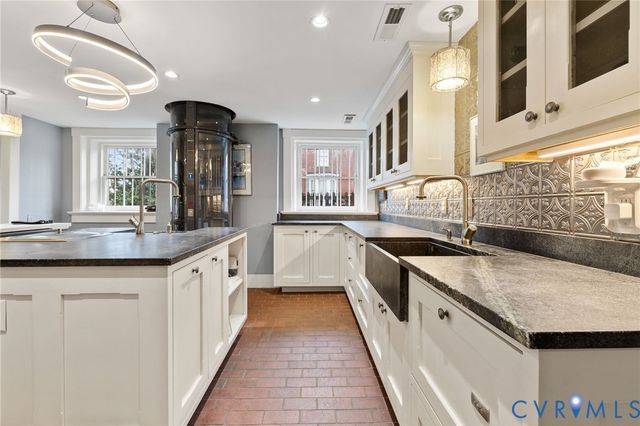 2601 E Franklin St, Richmond, VA 23223