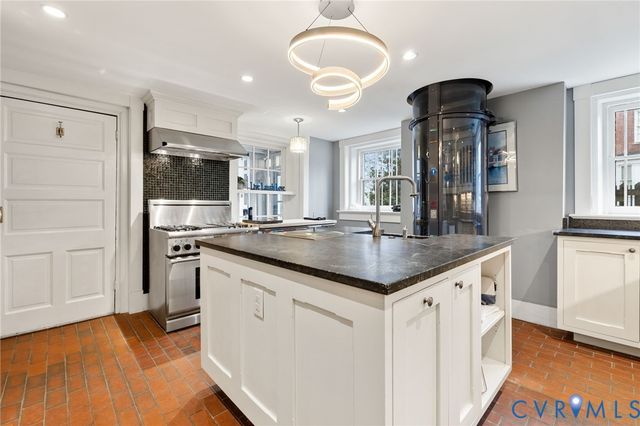 2601 E Franklin St, Richmond, VA 23223