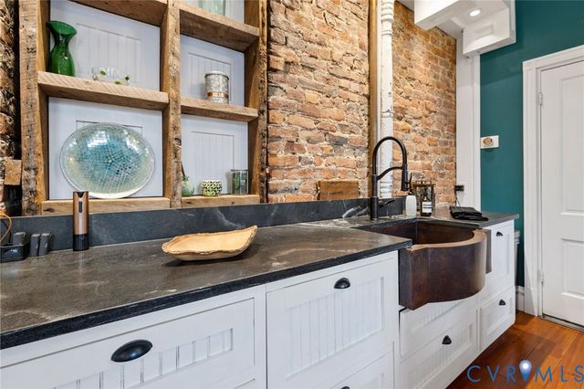 2601 E Franklin St, Richmond, VA 23223