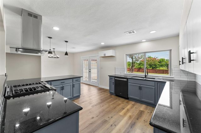 720 BURLESON Street, Grand Prairie, TX 75050