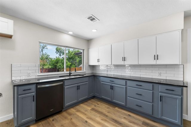 720 BURLESON Street, Grand Prairie, TX 75050