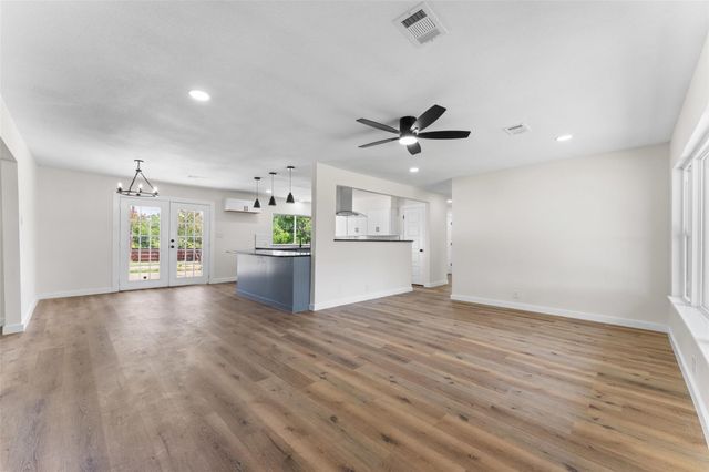 720 BURLESON Street, Grand Prairie, TX 75050