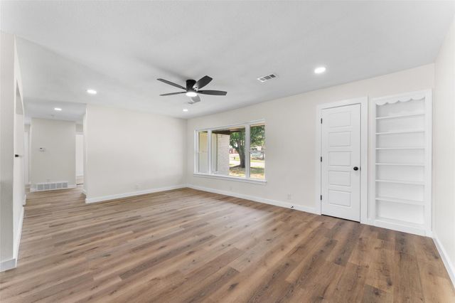 720 BURLESON Street, Grand Prairie, TX 75050