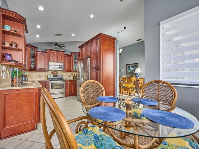 19284 Cherry Hills Ter, Boca Raton, FL 33498