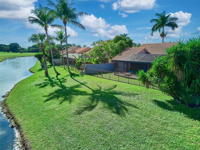 19284 Cherry Hills Ter, Boca Raton, FL 33498