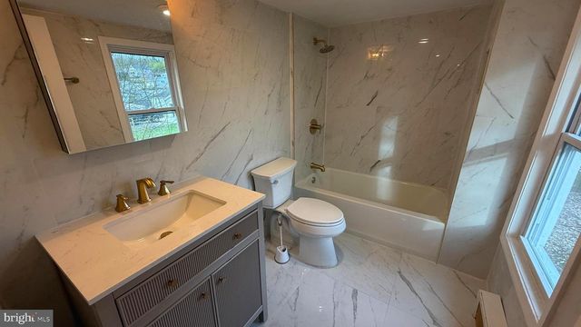 210 CHERRY ST, Duryea, PA 18642