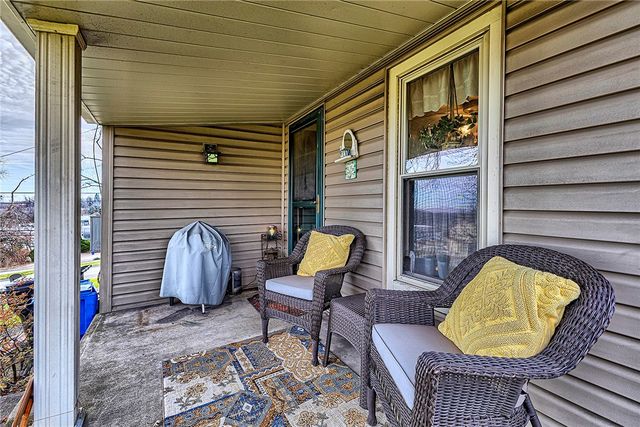 11189 Old Trail Rd, Irwin, PA 15642