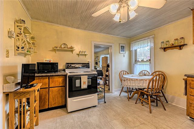 11189 Old Trail Rd, Irwin, PA 15642