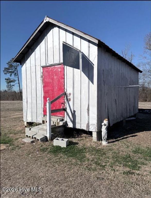 Image 3 of property listing at 4303 Raleigh Road Parkway W, Wilson, NC 27896