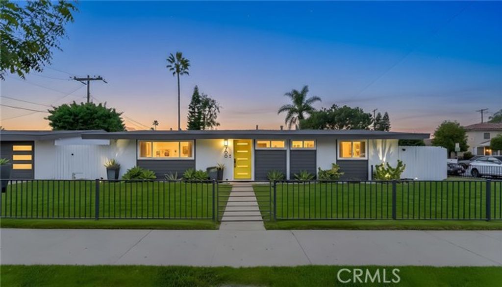 700 Hamilton Street, Costa Mesa, CA 92627