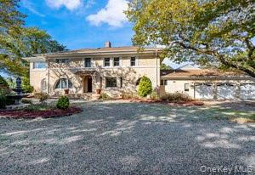 68 E Bayberry Road, Islip, NY 11751
