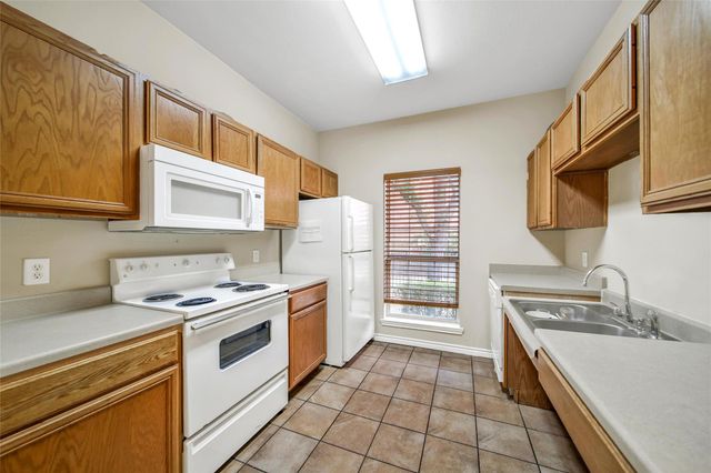 2255 Braeswood Park Drive 227, Houston, TX 77030