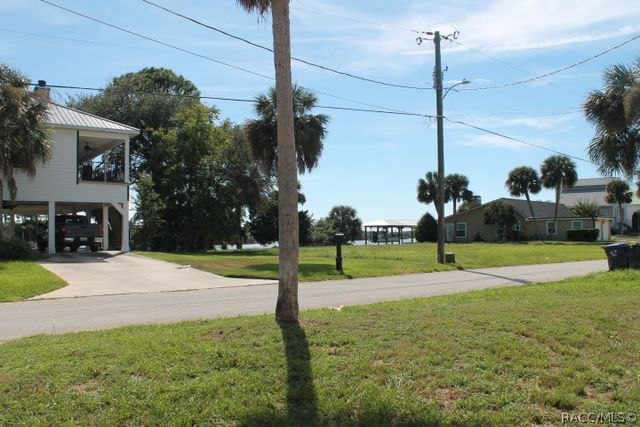 11725 W Bayshore Drive, Crystal River, FL 34429
