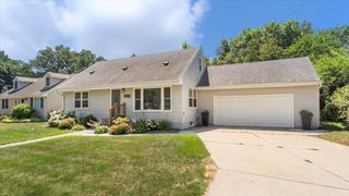 1858 Beckman Avenue, Arden Hills, MN 55112