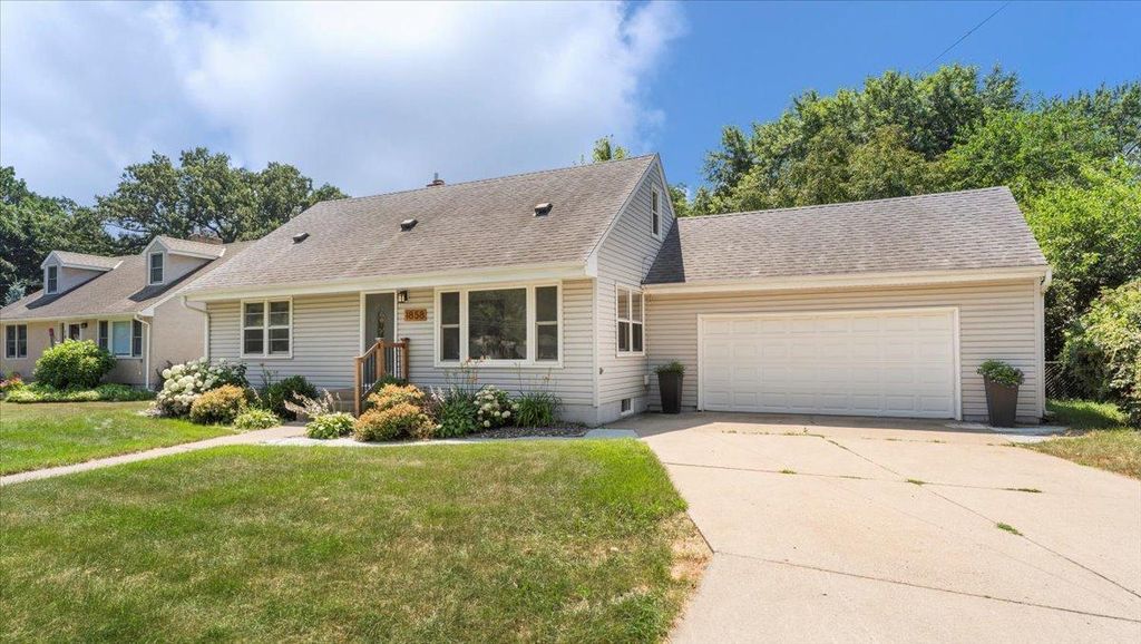 1858 Beckman Avenue, Arden Hills, MN 55112