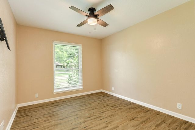 102 Turner Street, Clute, TX 77531