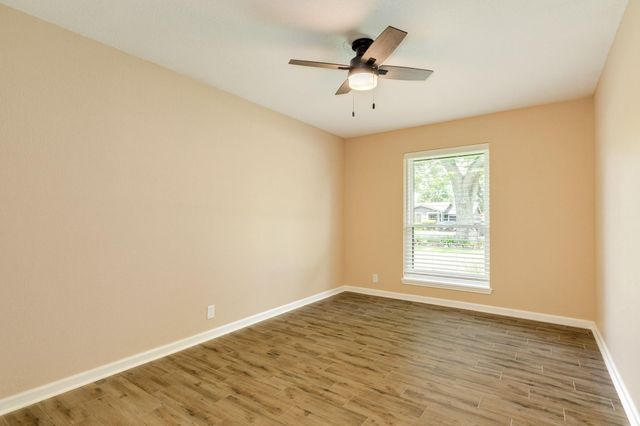 102 Turner Street, Clute, TX 77531