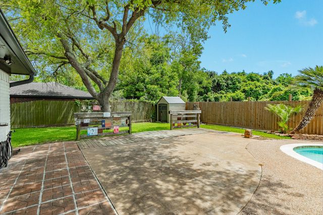 102 Turner Street, Clute, TX 77531
