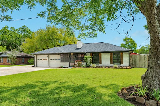 102 Turner Street, Clute, TX 77531
