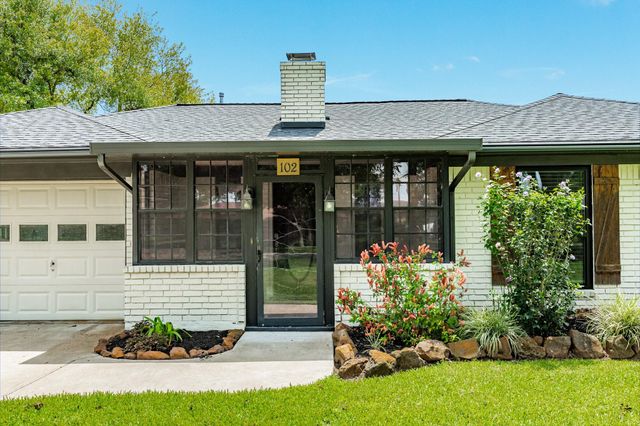 102 Turner Street, Clute, TX 77531