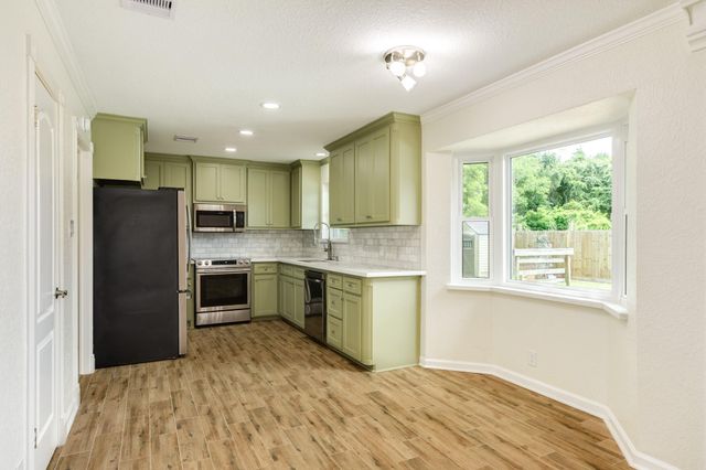 102 Turner Street, Clute, TX 77531