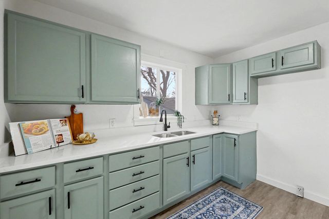 2046 S Greenwood Ave, Wichita, KS 67211