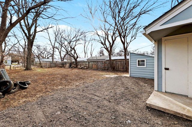 2046 S Greenwood Ave, Wichita, KS 67211