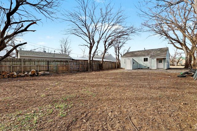 2046 S Greenwood Ave, Wichita, KS 67211