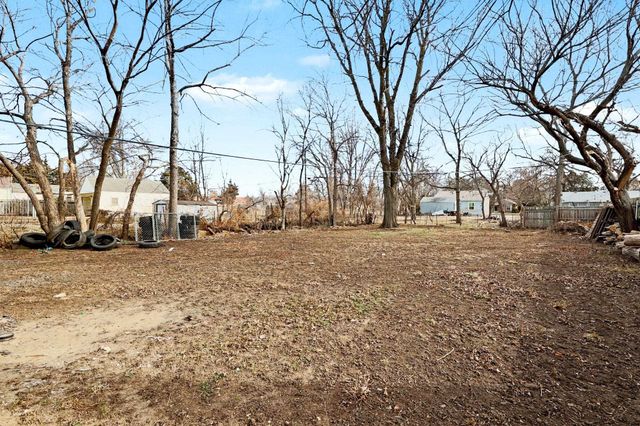 2046 S Greenwood Ave, Wichita, KS 67211