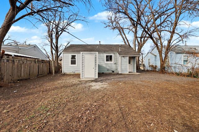 2046 S Greenwood Ave, Wichita, KS 67211